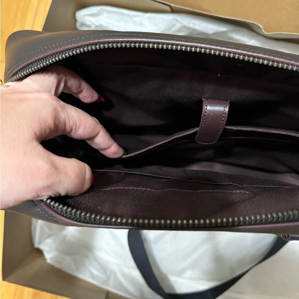 Coach carryall shoulder messenger/laptop bag. - Picture 7 of 7